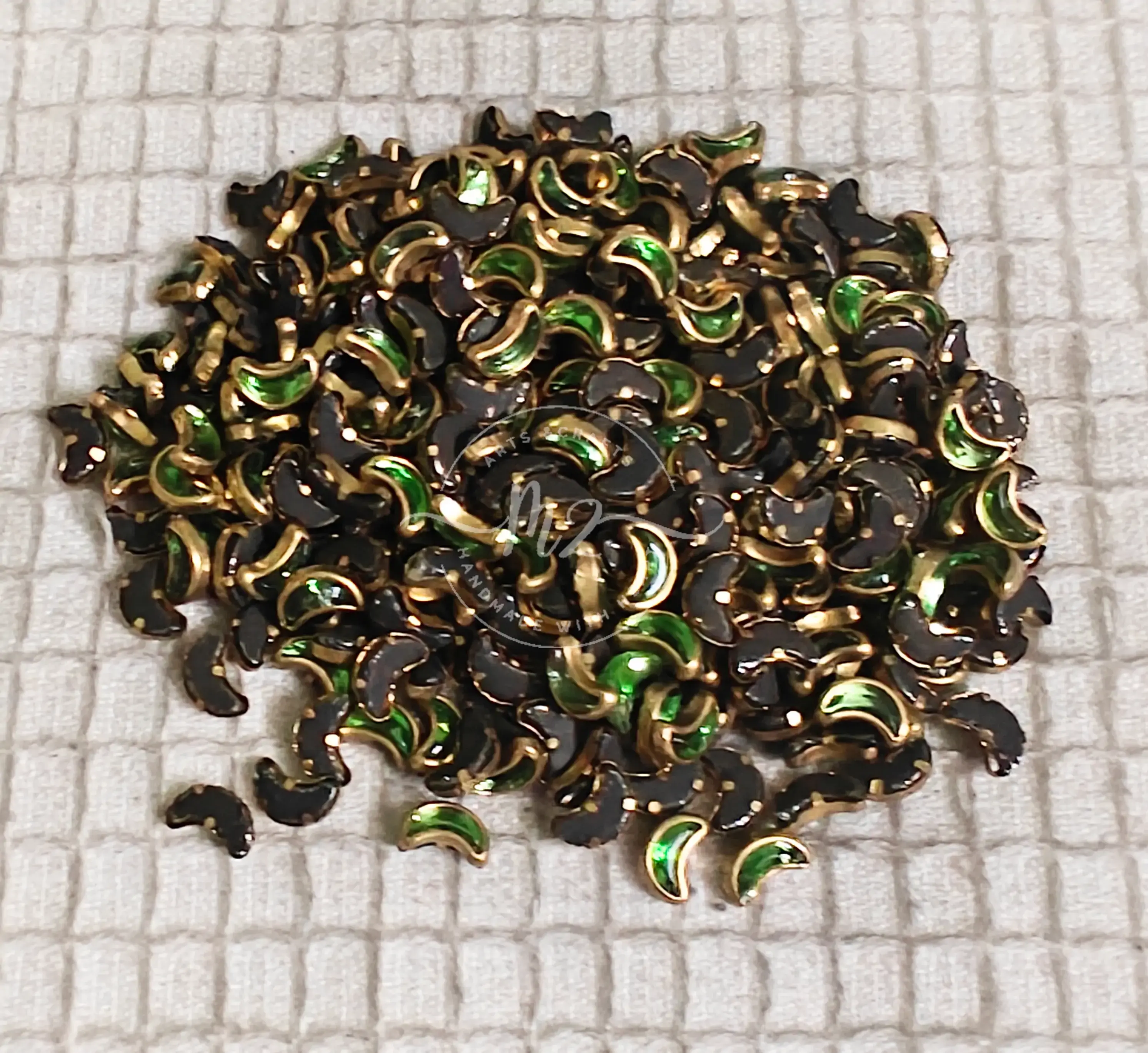 Glossy Moon Kundan - Light Green