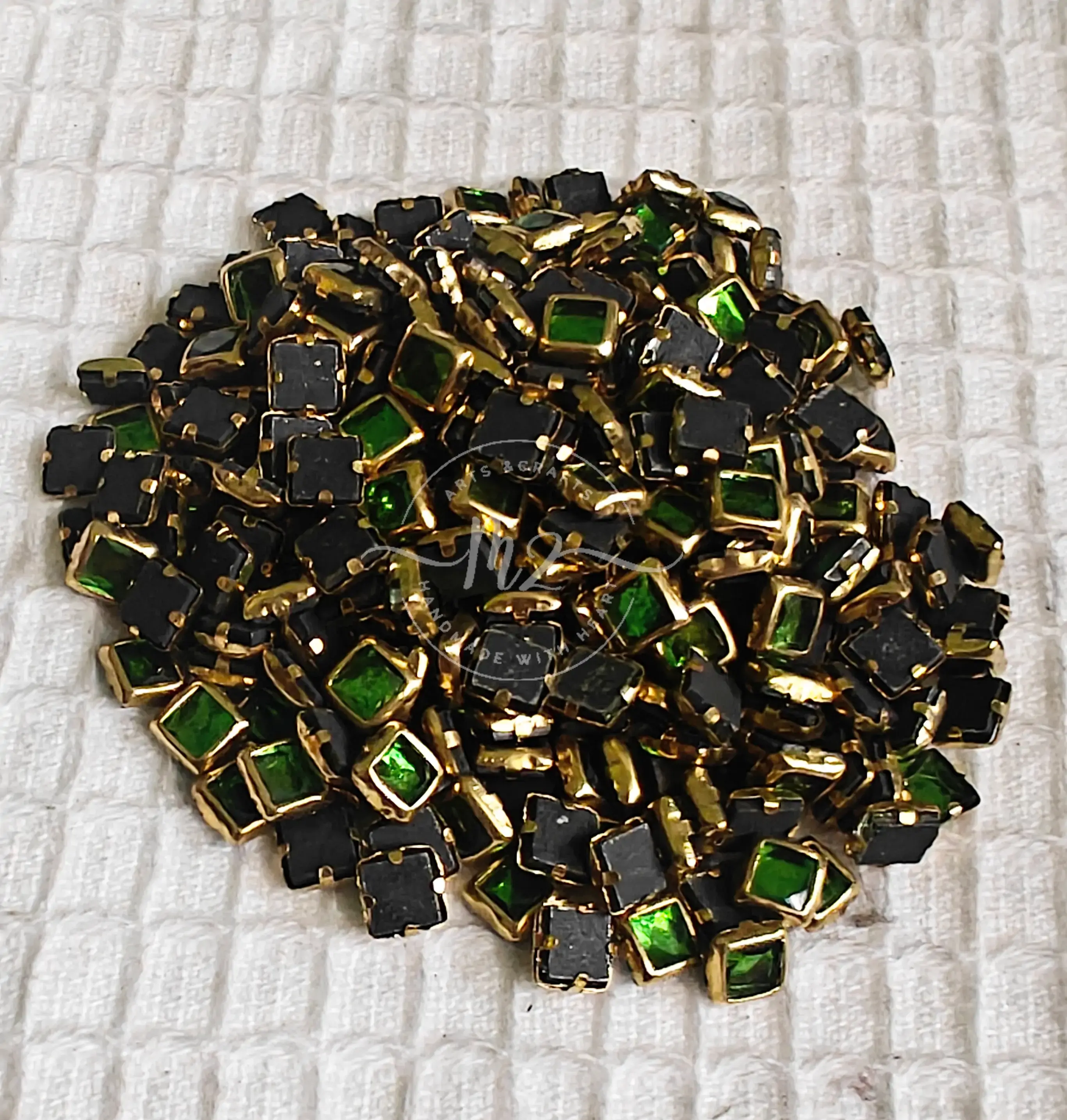 Glossy Square (4 x 4) Kundan - Light Green