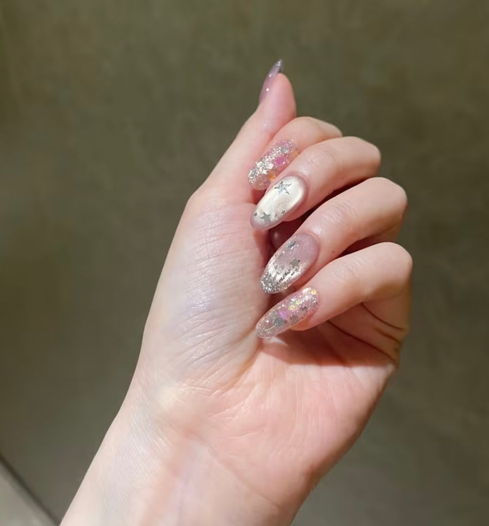 Hình thu nhỏ: Nude Pink Gradient Press-On Nails in an Oval Long Shape