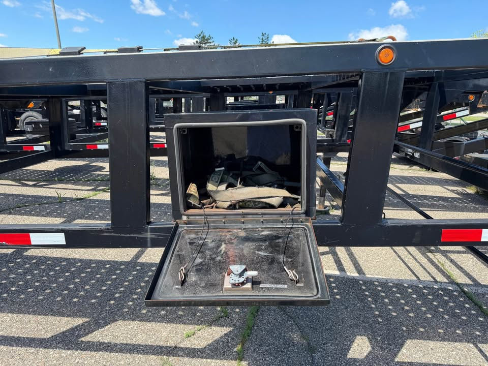 Thumbnail: 2023 Ford E-450