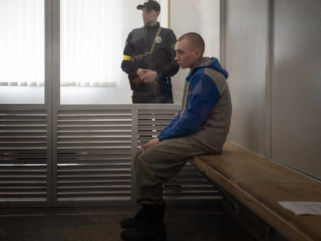 Guerre en Ukraine : Le premier soldat russe condamné à la prison à vie pour crime de guerre.