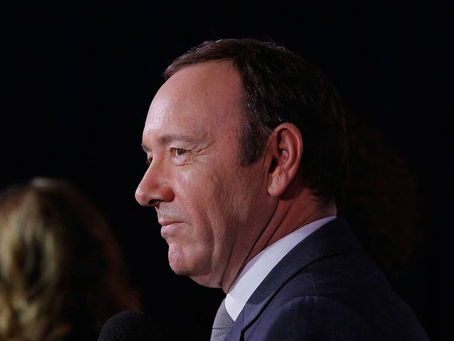 Royaume-Uni : L'acteur Kevin Spacey mis en examen pour agressions sexuelles contre trois hommes.