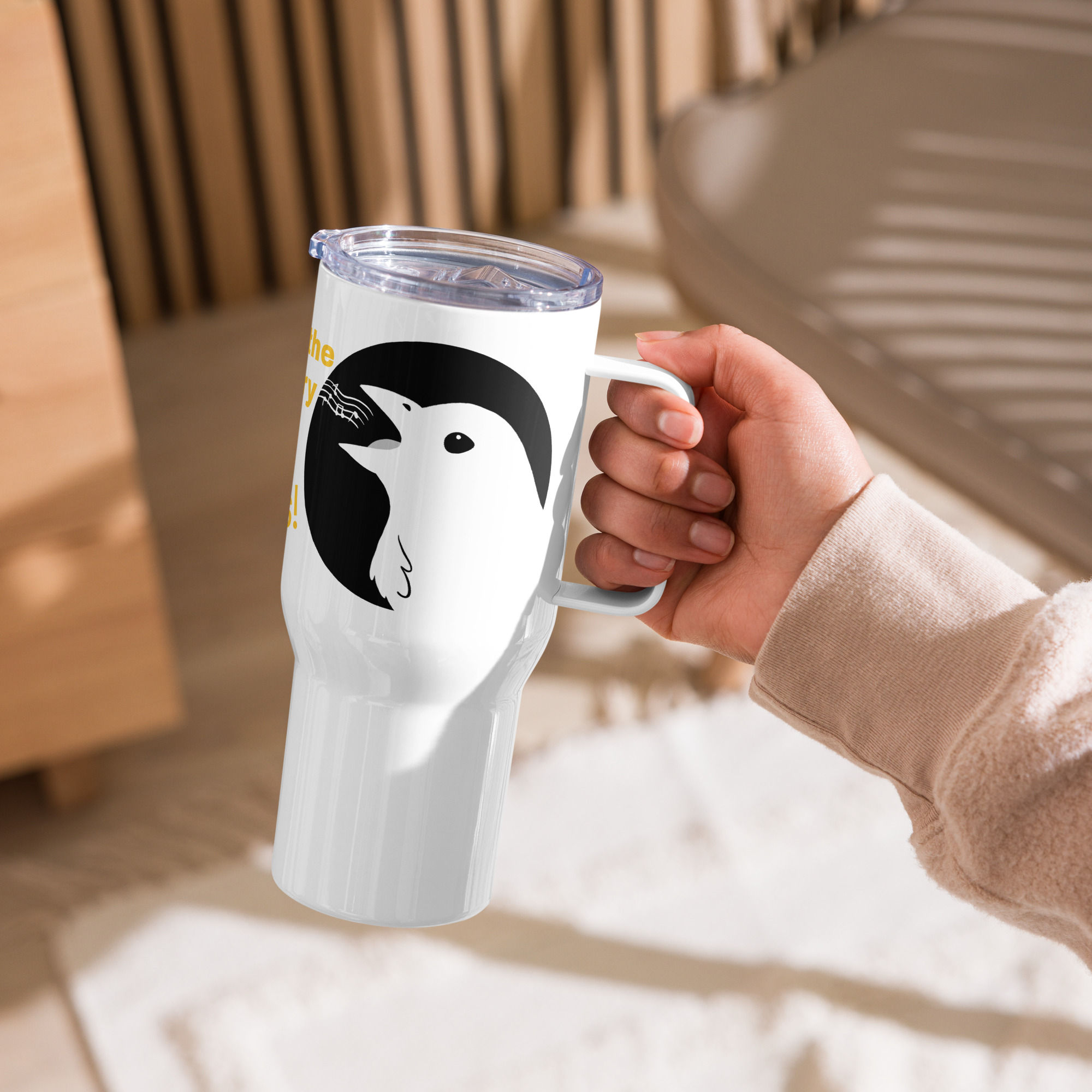 Travel mug with a handle