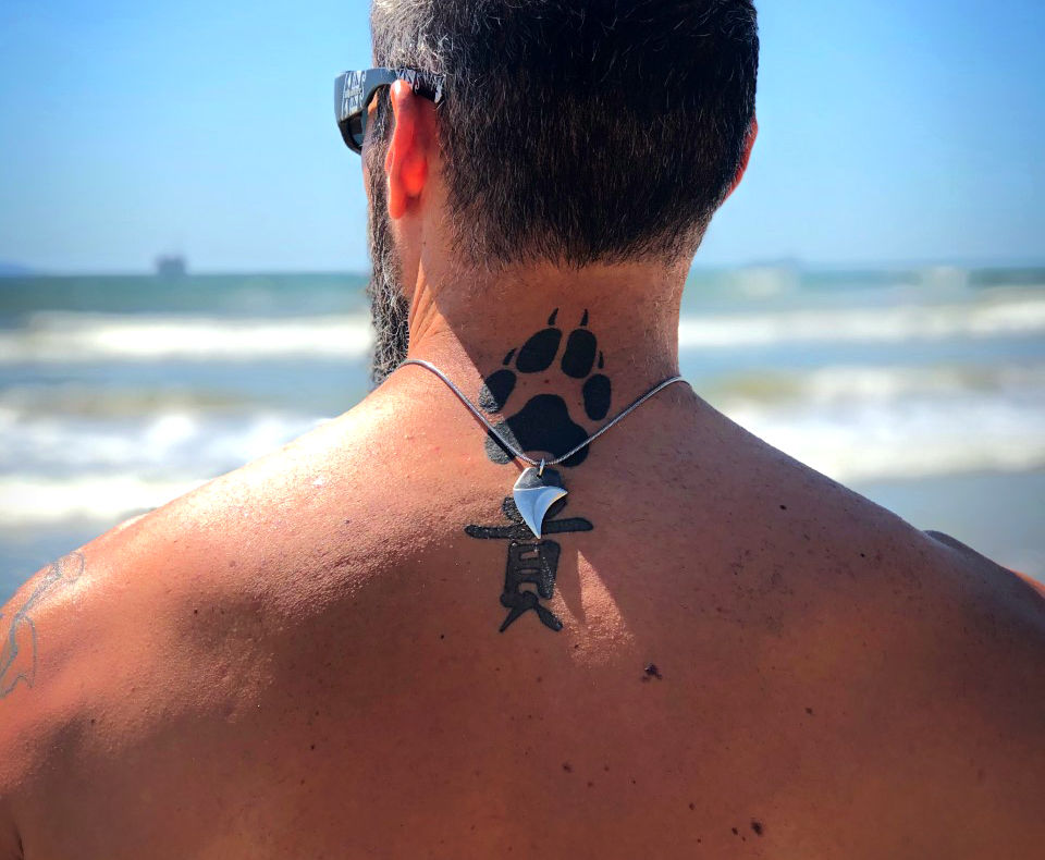 Thumbnail: Hiamori - Animal Claw / Fang pendant.  925 Sterling Silver Hallmarked