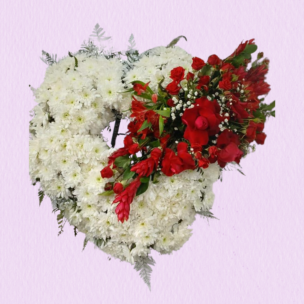 Coroa de Flores Coração Branco com Detalhe Vermelho