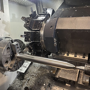 Usinage entre pointe sur tour à commandes numériques