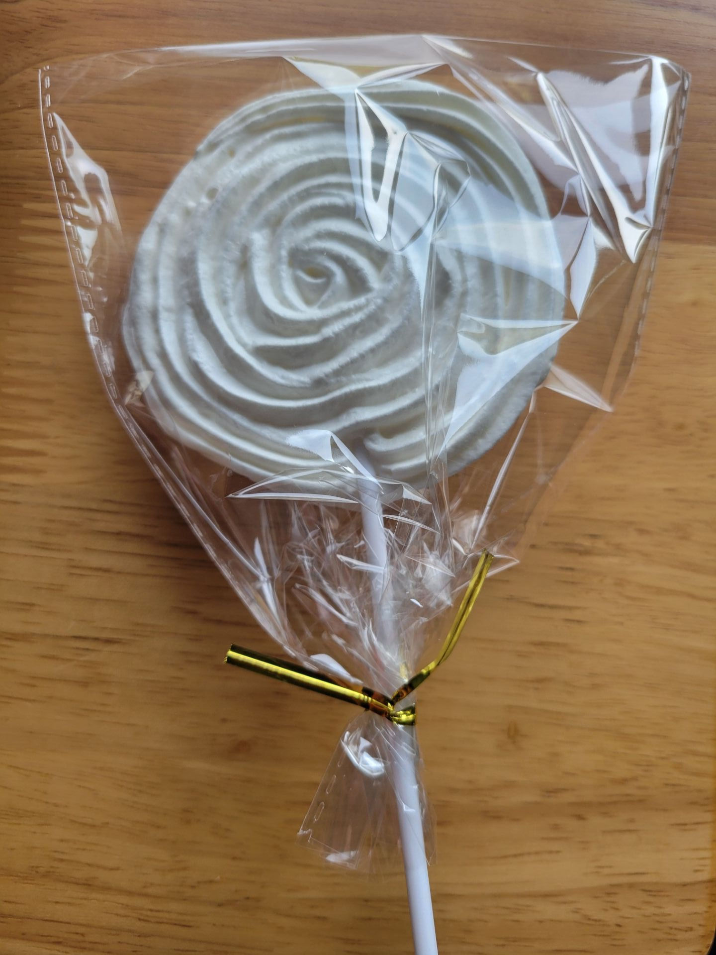 Meringue Lollipop
