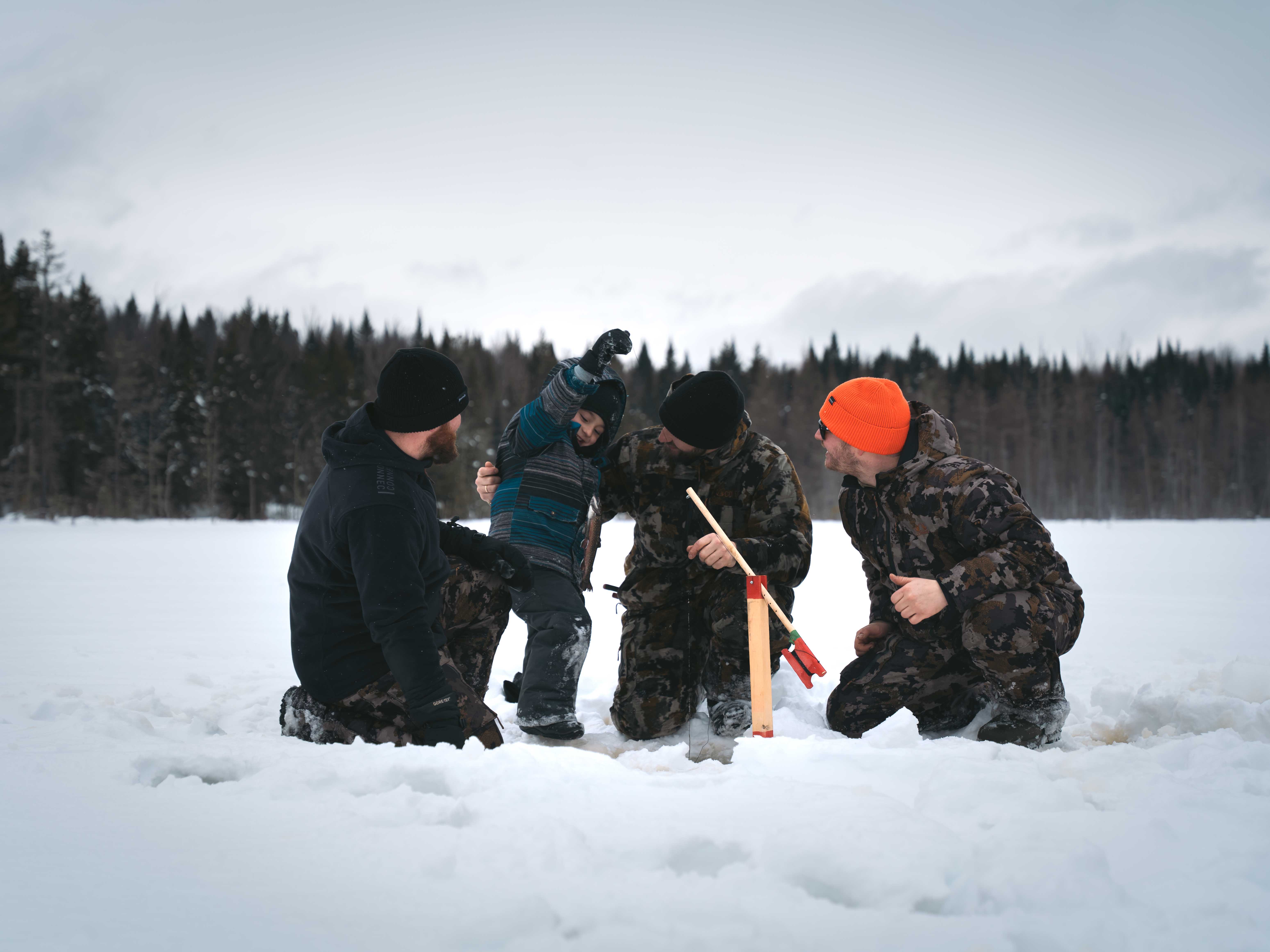 Forfaits de pêche sur glace à la truite mouchetée — Pourvoirie Foresto – Pourvoirie Foresto