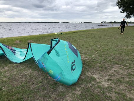 De 10 stapen van het zelf starten van je kite
