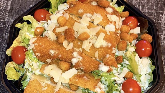 Salade César à l'Escalope et ses Croûtons de Pain au Beurre Clarifié