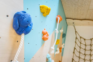 Parcours ninja warrior et mur d'escalade enfants Paris - bulle sportive Bulles et Billes