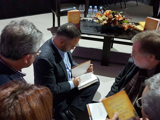 Acompañando la presentación del libro de En Tiempos del Papa Sirio...