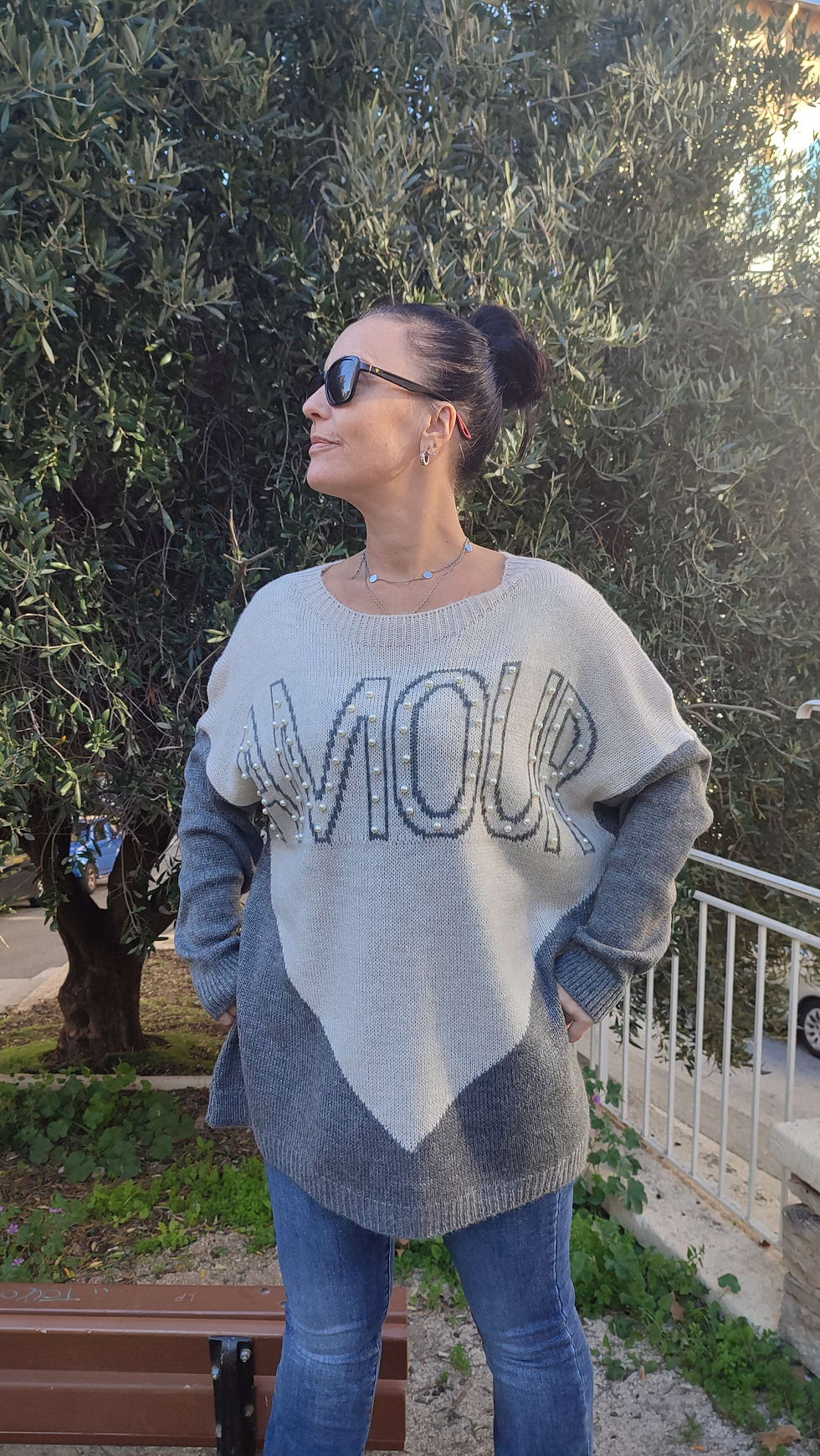 Miniature : Pull " Amour" perlé beige et gris