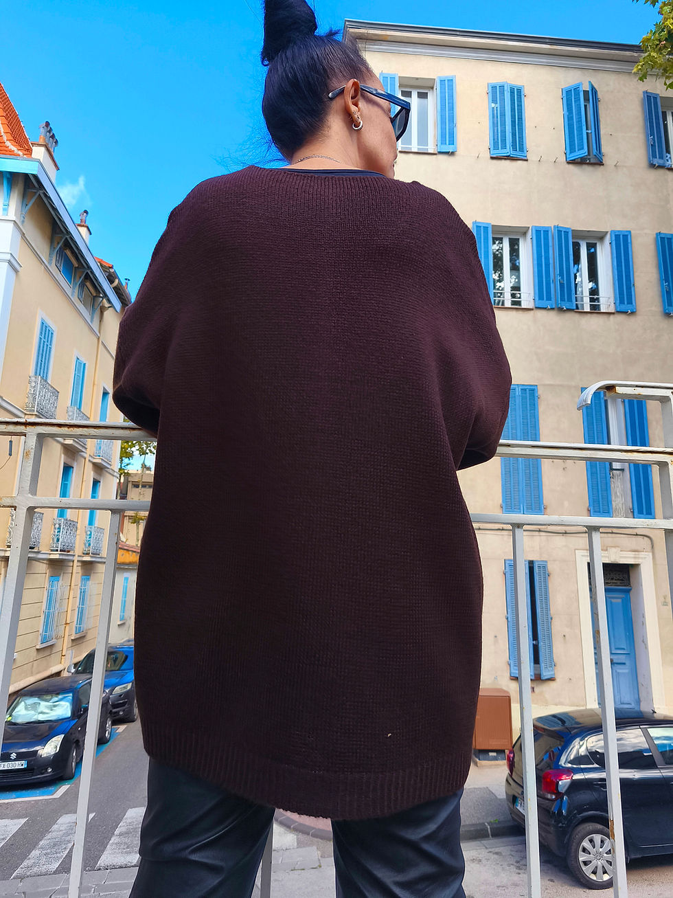 Miniature : Pull marron étoile dorée.