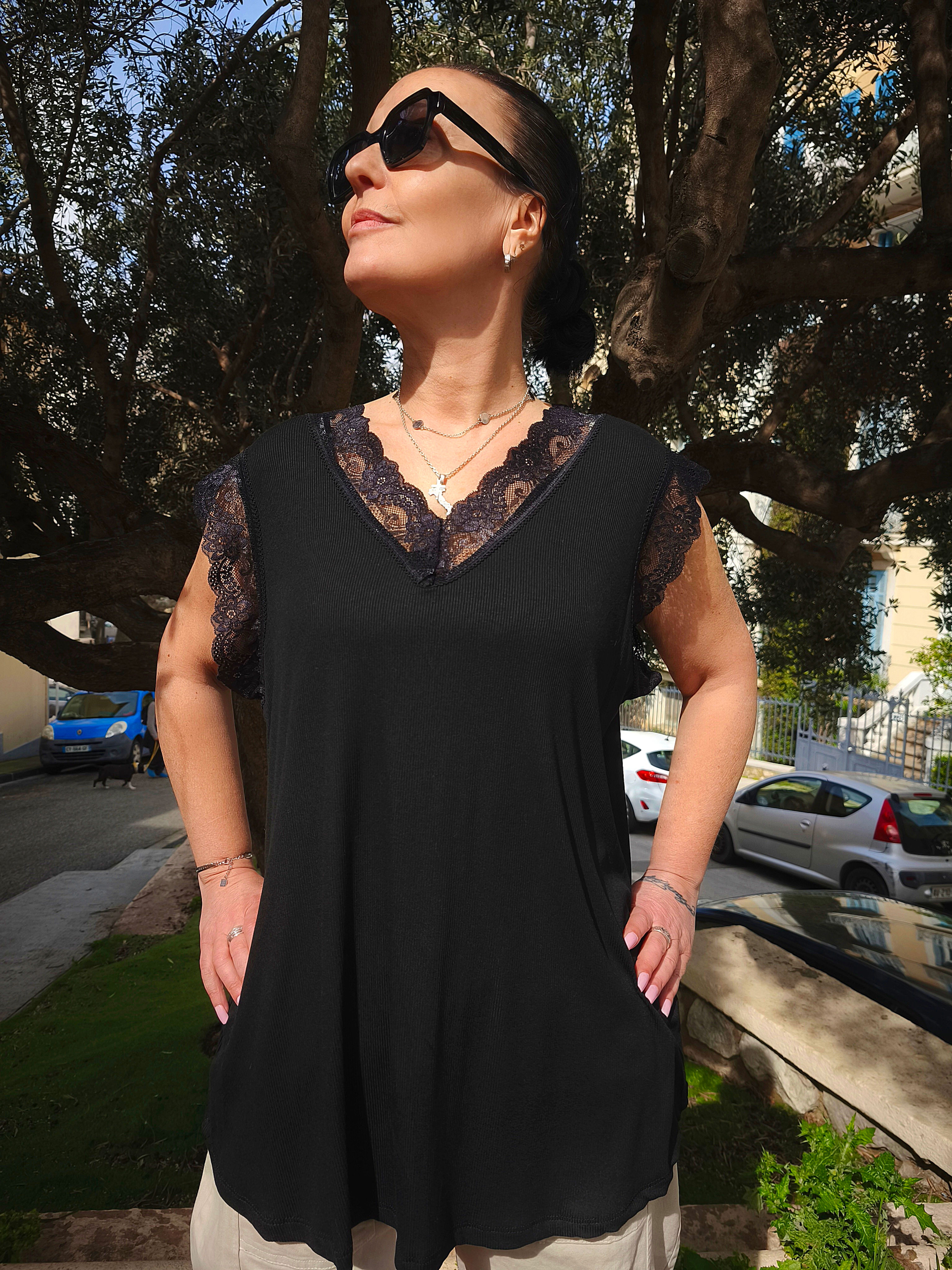 Débardeur noir dentelle grande taille.