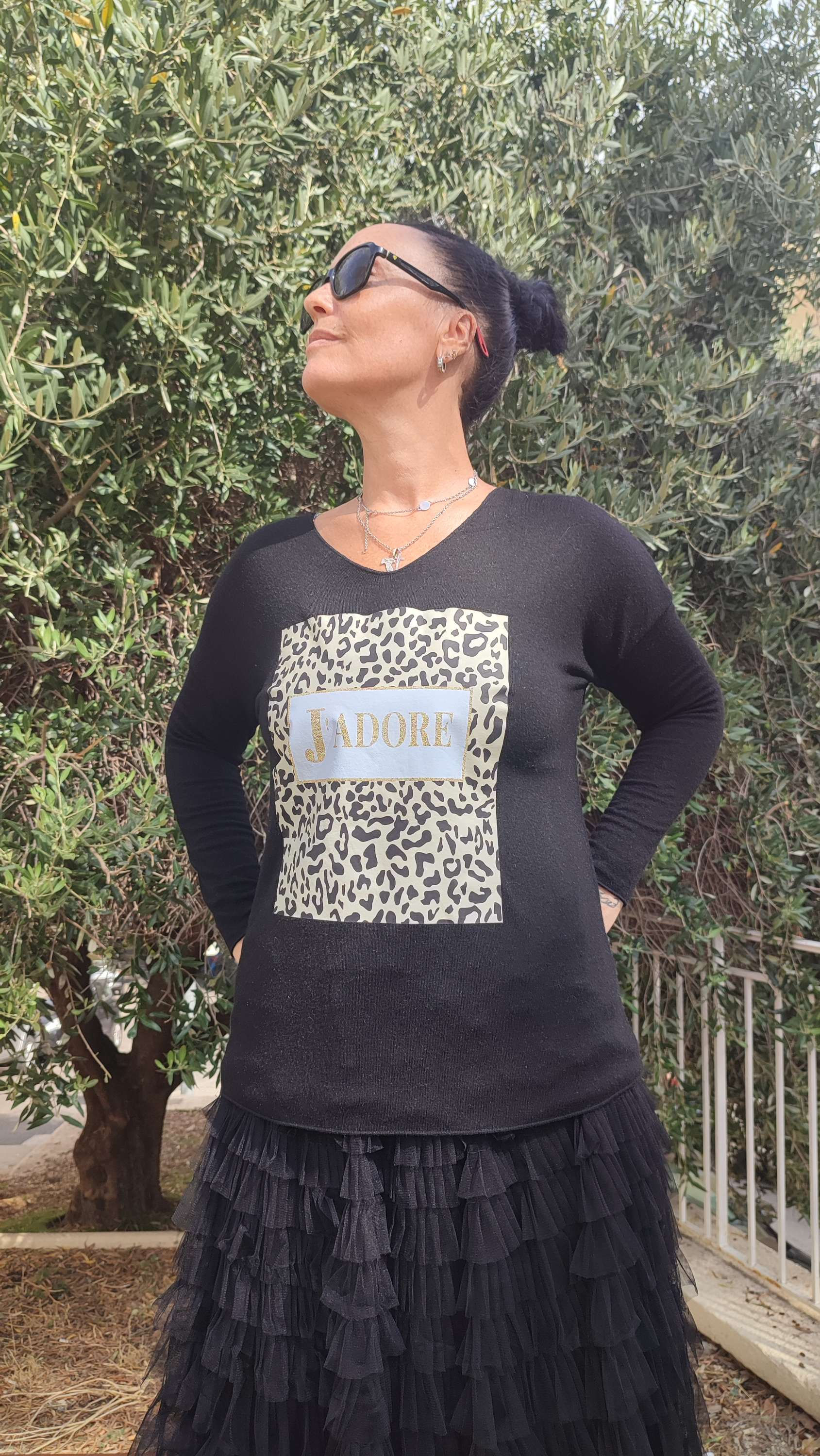 Pull léger " j'adore" noir.