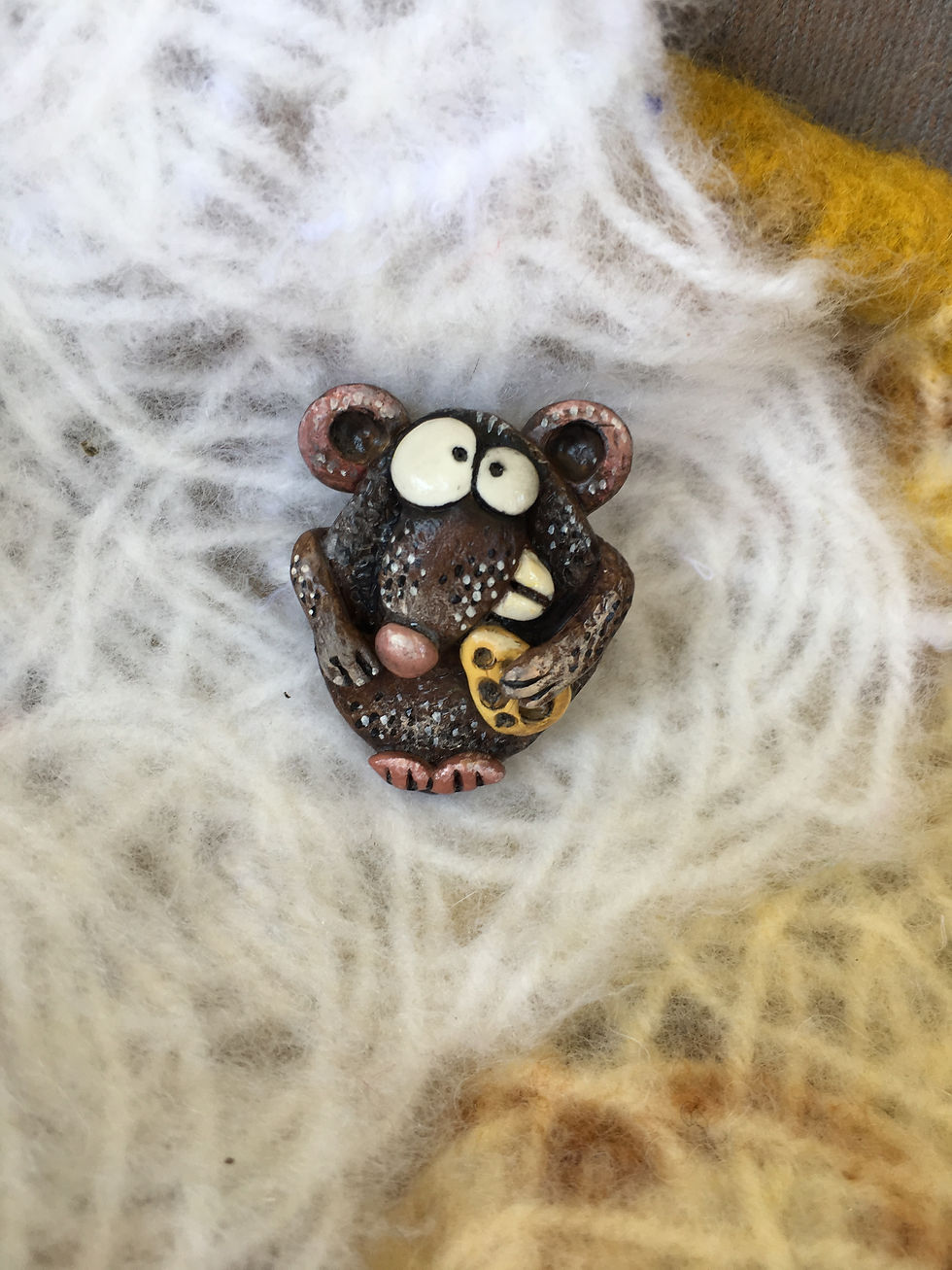 Goofy mouse brooch