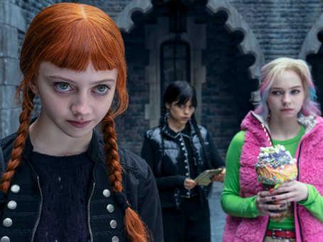 《星期三》：失控混亂，籠罩奈洛學院的哥德式謎團