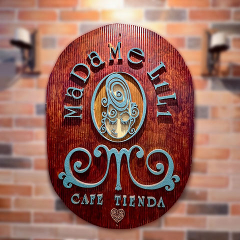 Base de madera con acanalado vertical 