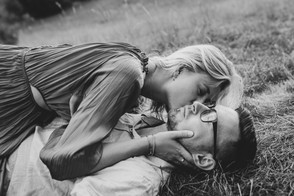 párové focení Praha 1 | zásnubní focení Praha | předsvatební focení Praha 6 | fotograf na zásnuby Praha | romantické focení páru Praha 5 | Michaela Hašková párové focení Praha | focení v Divoké Šárce