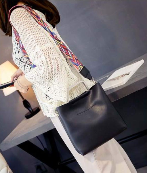 Thumbnail: Simple Shoulder Messenger Handbag Black