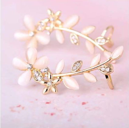 Thumbnail: Anting jepit Flower Leaf emas