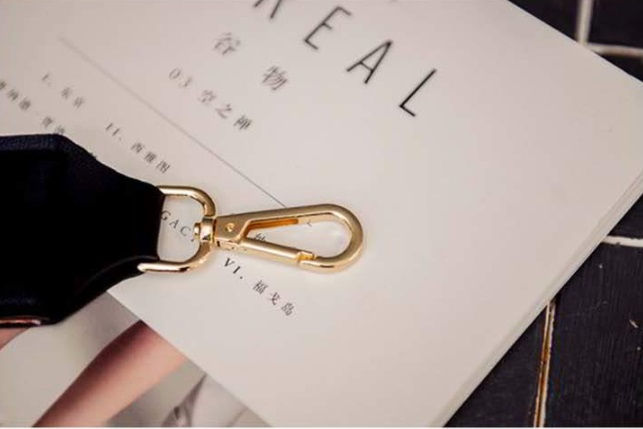 Thumbnail: Simple Shoulder Messenger Handbag Black