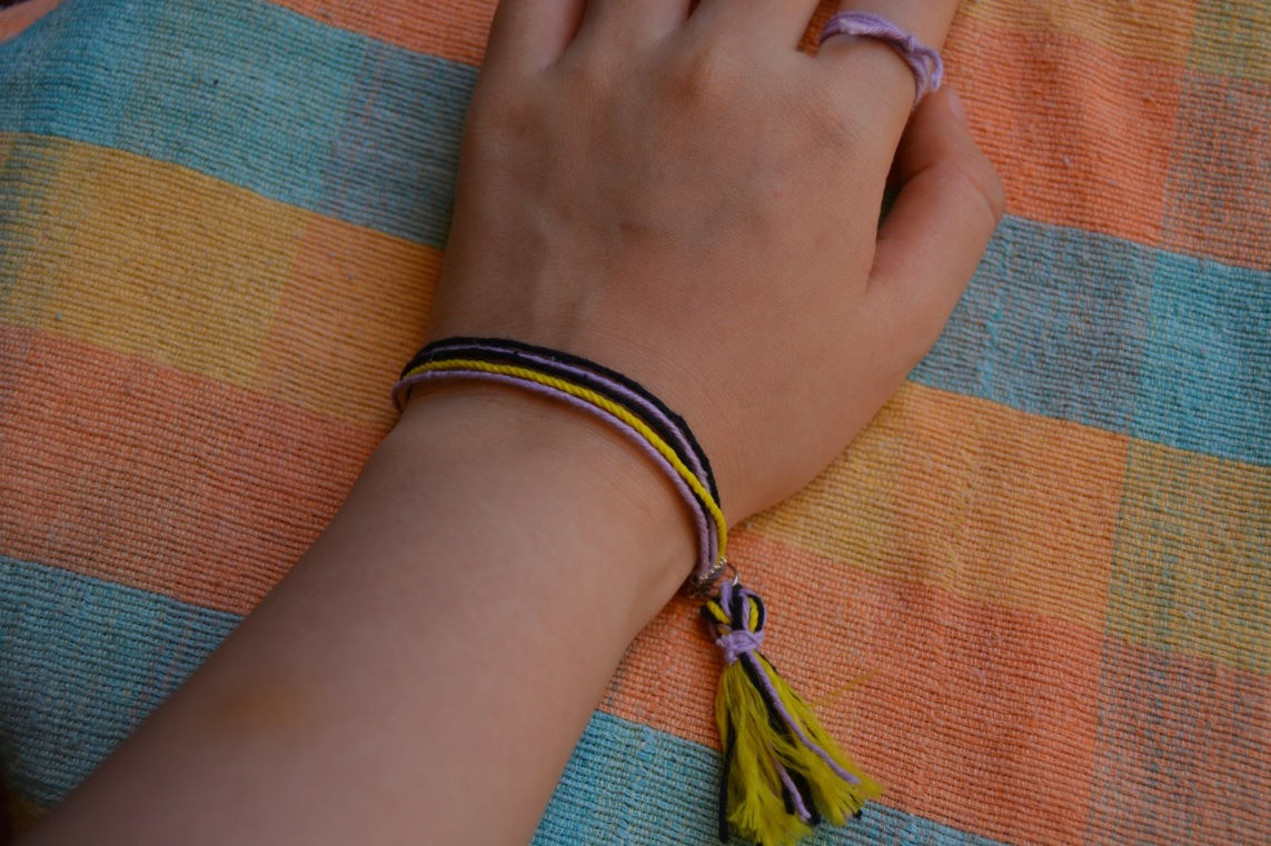 Gelang tali layer