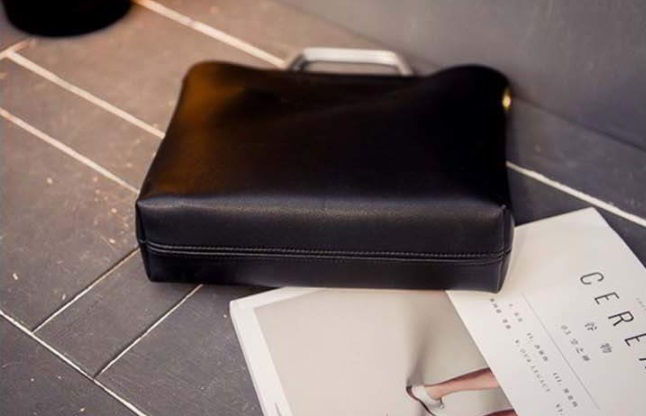 Thumbnail: Simple Shoulder Messenger Handbag Black