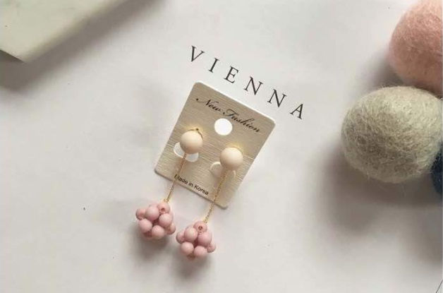 Thumbnail: Anting Small Long Chain Ball Pink