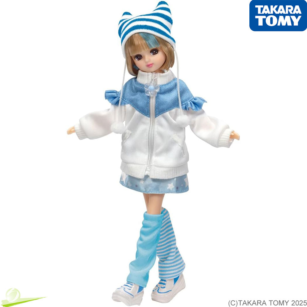 Thumbnail: Full-body view of Licca LD-17 Harajuku Subculture Girl walking with arms spread, seen slightly angled, her face looking ahead