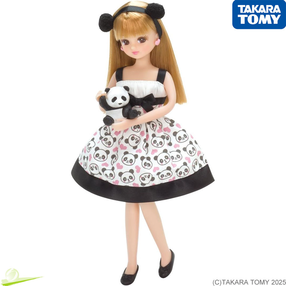 Miniatura: Full front view of Licca-chan LD-07 doll holding a panda toy with both hands in front of her body, without docorative logos.