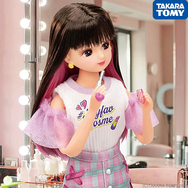 Waist-up angled view of Licca Myfav Cosme Doll in beauty salon diorama, standing before a large mirror while applying makeup.