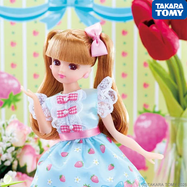 Miniature : Front waist-up shot of Licca-chan LD-11 Strawberry Ribbon Doll against a strawberry-themed BG, with one hand raised slightly.