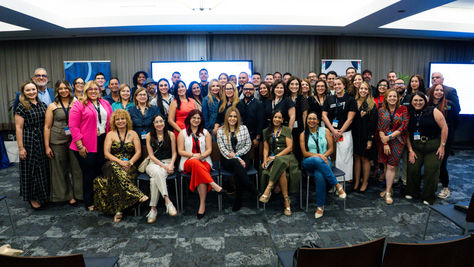 Grupo participante evento de Emprende con Popular que combina participantes y ejecutivos del BPPR.