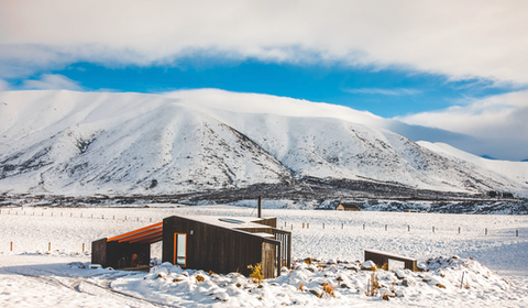 Winter. Skylark Cabin. Snowy mountains. Luxury accommodation. Mackenzie Region. New Zealand.