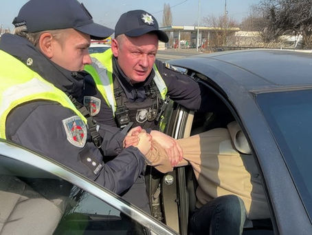 Як поліція затримала водія та доставила в ТЦК за вигадане наркотичне сп’яніння. Суд визнав свавілля