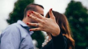 5 Benefits of Buying a Moissanite Engagement Ring