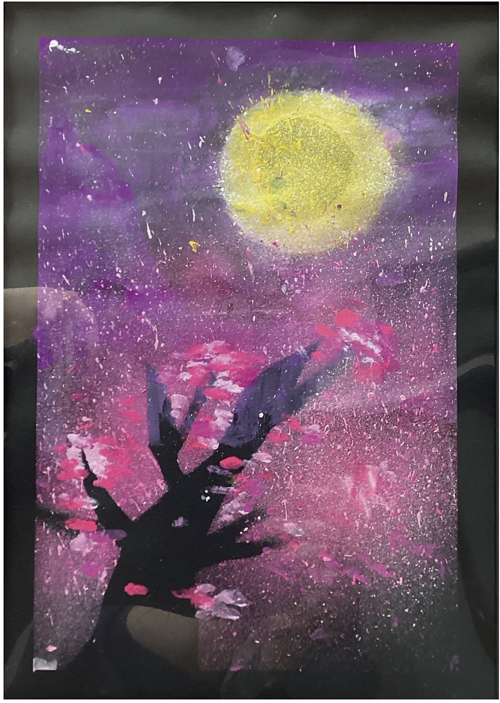 背景の紫色が幻想的です !