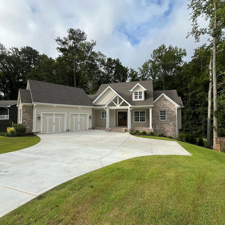 Landscaping in Newnan, GA: Keeping Your Lawn Looking Its Best Year-Round