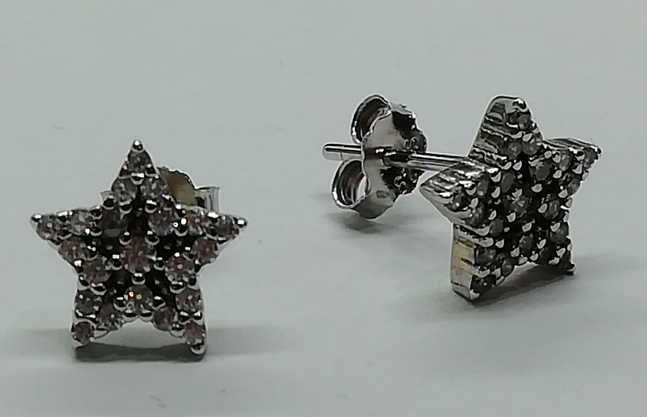 Par de pendientes estrellas en Plata de 1ª ley con circonitas