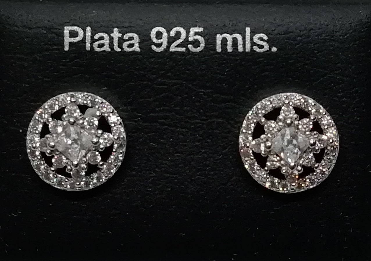 Par de pendientes de diseño cortos en Plata de 1ª ley con circonitas