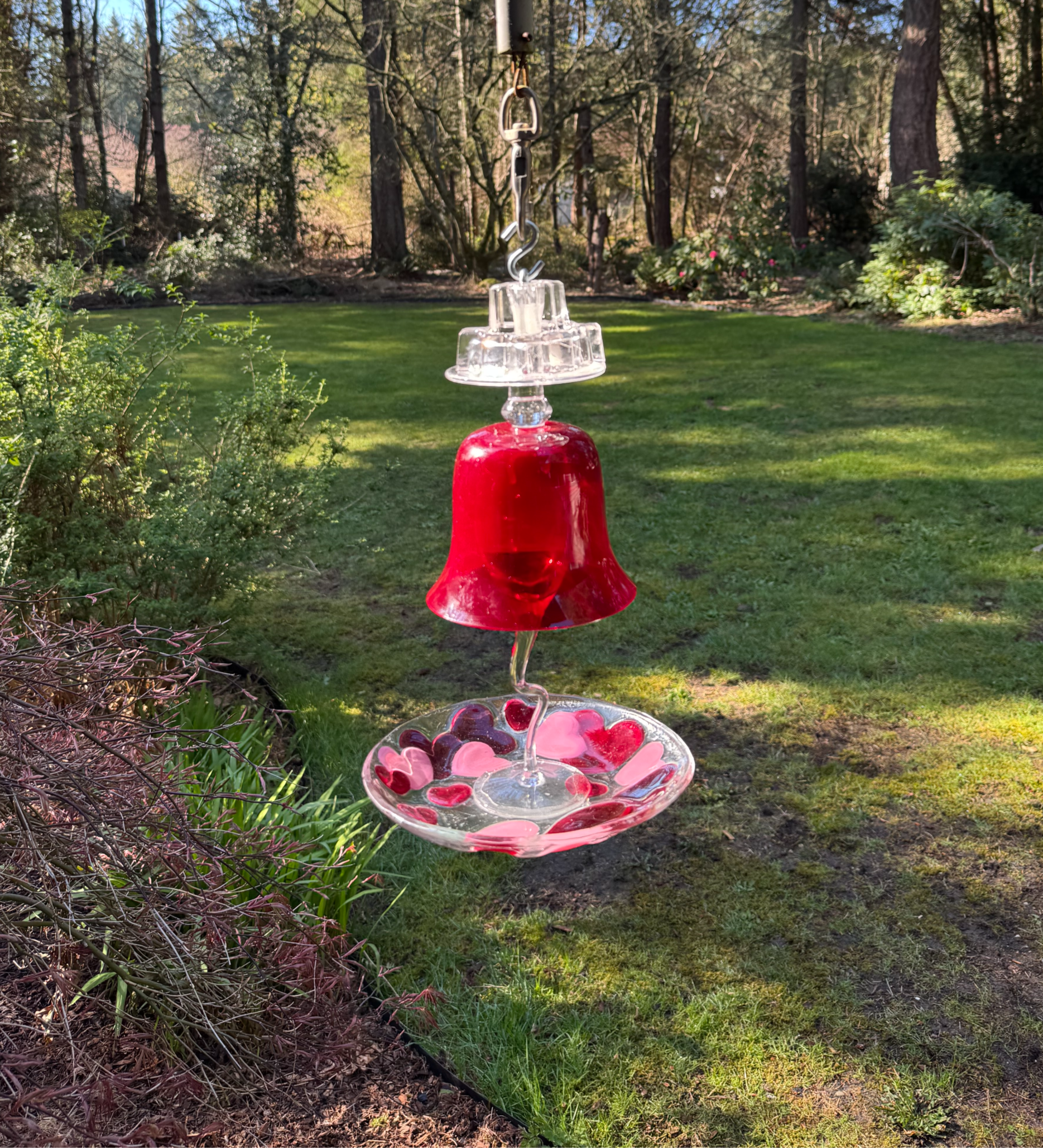 Blushing Bell feeder with heart dish