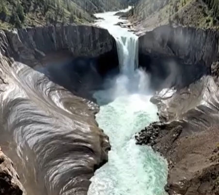 Alberta’s Hidden Canyon Escape: Waterfalls, Fossils & Epic Views at Maligne Canyon
