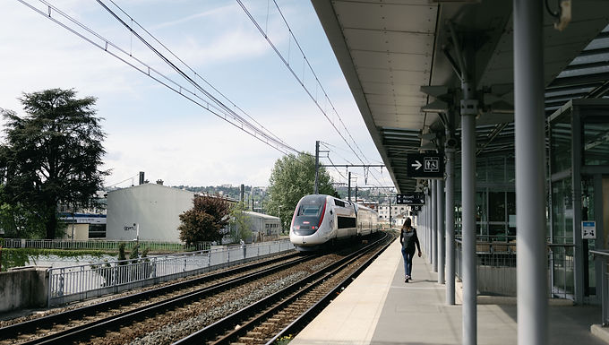 Suspected suicide: an 18-year-old woman killed on train tracks near Caen