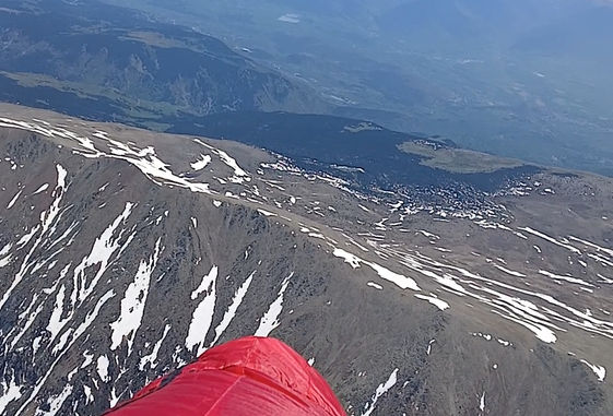 Traum-Bedingungen für Gleitschirmflieger in den Pyrenäen