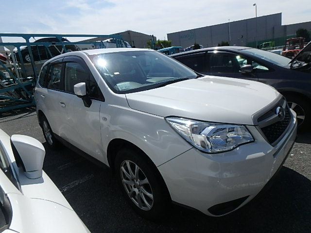 Thumbnail: Subaru Forester Year : 2015 Cc : 2000 Color : Pearl