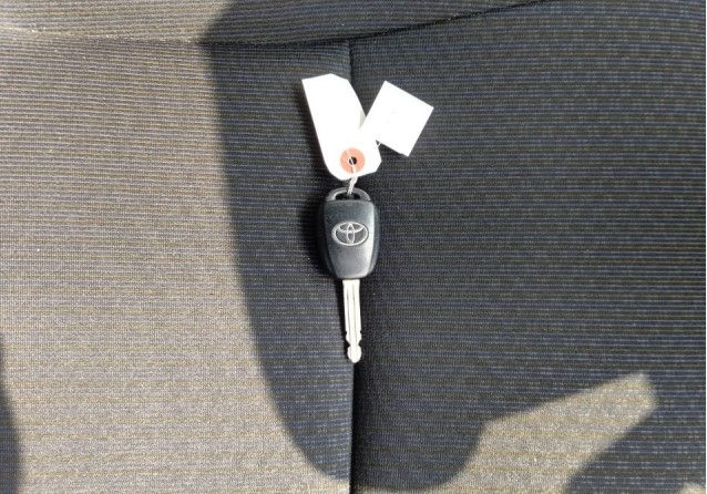 Миниатюра: Toyota Probox GL  Year - 2018 Cc- 1500 Color -White