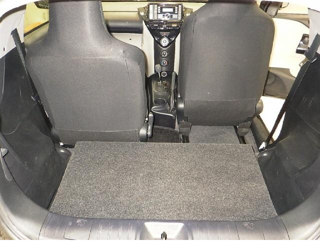 Миниатюра: Toyota iQ 100X Год - 2015 Cc - 1000 Цвет - Черный
