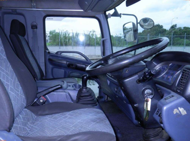 Миниатюра: Четырехступенчатый кран Hino Ranger Год: 2004 Cc: 7700 Цвет: Белый